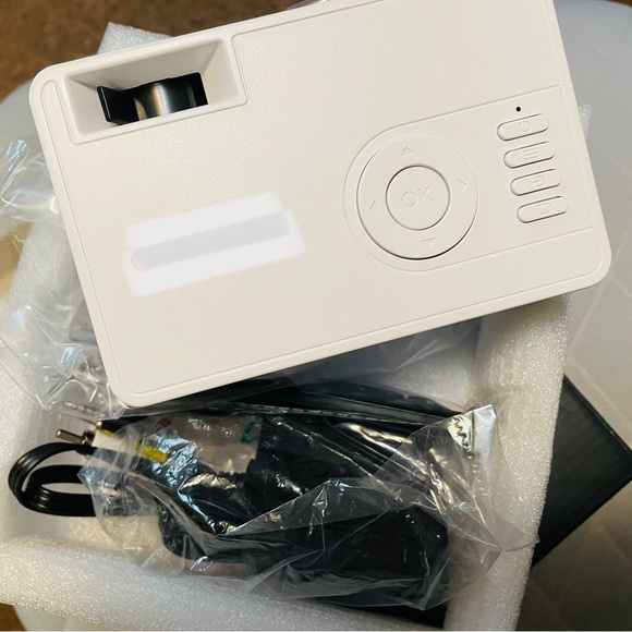 Portable Mini Movie Projector - Picture 2 of 6